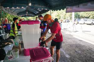 BIB: 
                            <button type="button" onclick="openModal(28158813)" class="btn btn-primary btn-sm float-right btn-popup" data-toggle="modal" data-target=".modal-high-quality">
                        <i class="fas fa-shopping-cart"></i> Add to Cart
                    </button>
                                            <button type="button" onclick="isThisMe(28158813, true)" class="btn btn-success btn-sm float-right btn-popup btn-isme hidden" data-toggle="tooltip" data-placement="bottom" title="นี่คือรูปของคุณใช่ไหม คลิกที่นี่เพื่อเอาเข้าอัลบั้ม">
                        <i class="fas fa-plus"></i> Add to album
                    </button>
                    <button type="button" onclick="isThisMe(28158813, false)" class="btn btn-warning btn-sm float-right btn-popup btn-isnotme hidden">
                        <i class="fas fa-ban"></i> Remove from album
                    </button>